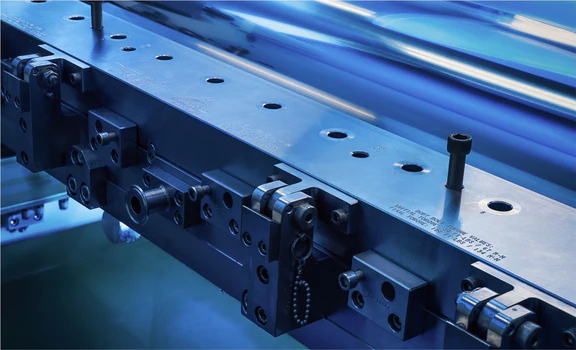 Precision coating head